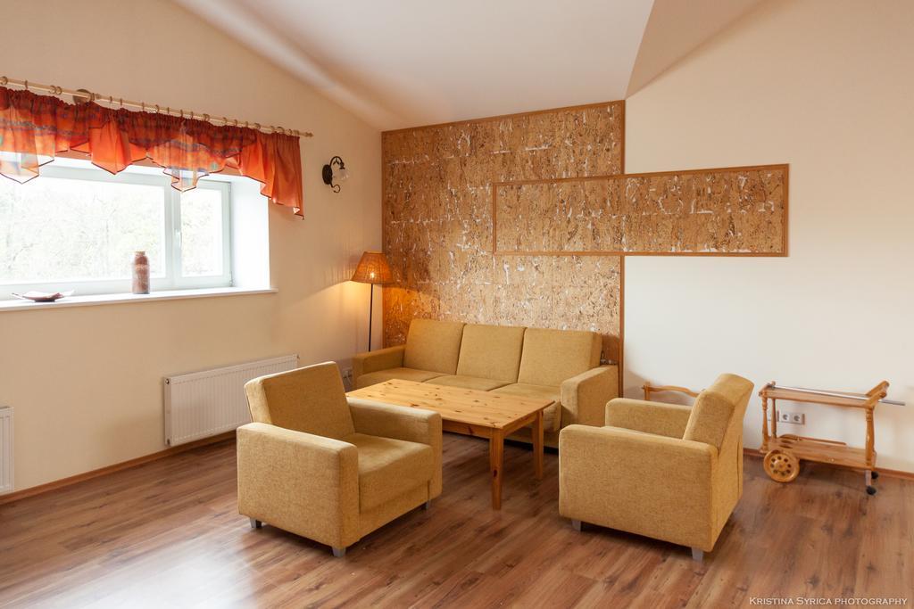 Apartamenti Alto & Ko Lägenhet Jūrkalne Rum bild