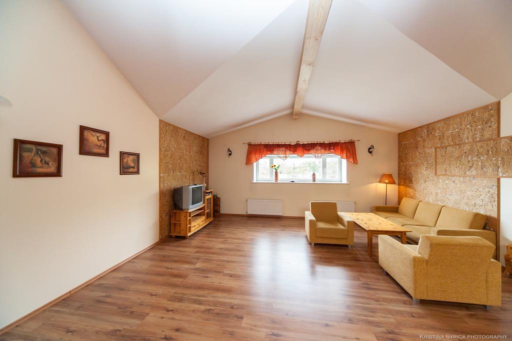 Apartamenti Alto & Ko Lägenhet Jūrkalne Rum bild