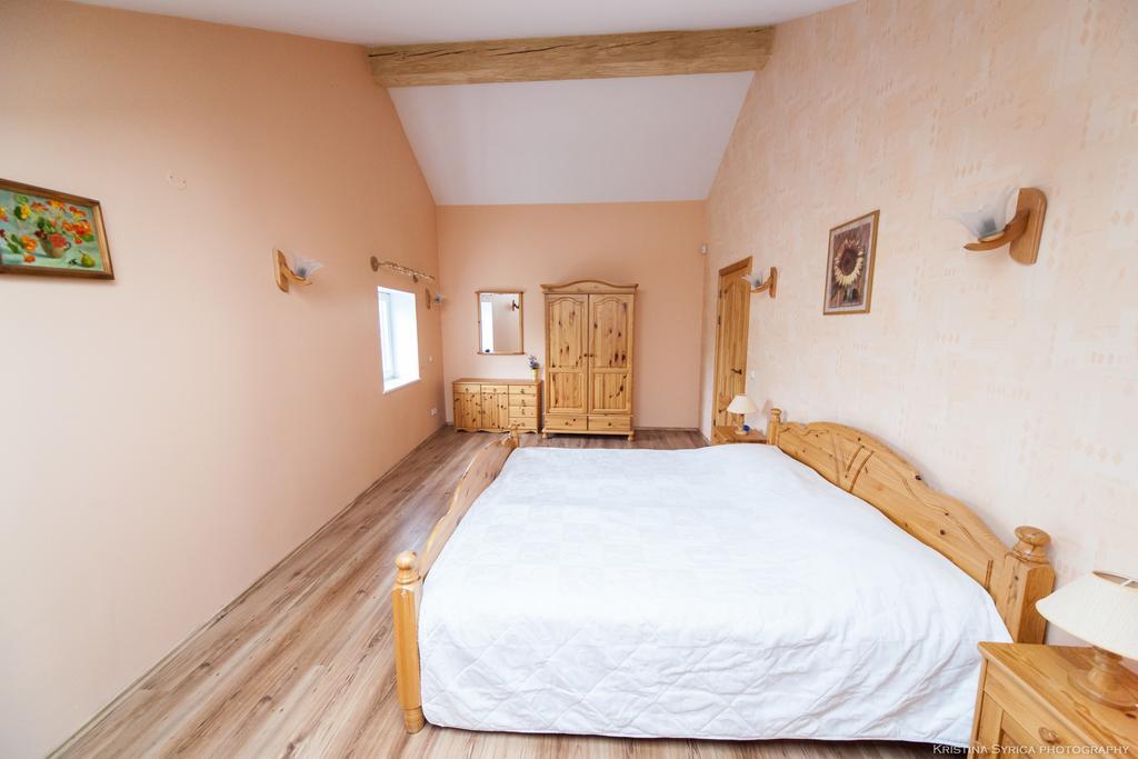 Apartamenti Alto & Ko Lägenhet Jūrkalne Rum bild
