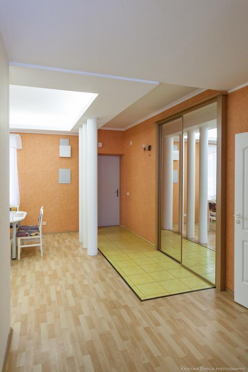 Apartamenti Alto & Ko Lägenhet Jūrkalne Rum bild